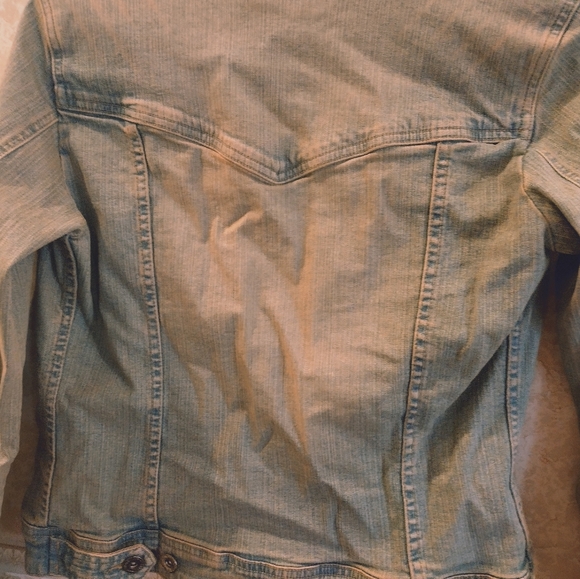 Womens jean look jacket by hydraulic.. size small.. worn once.. cotton/spandex.. - Picture 6 of 8
